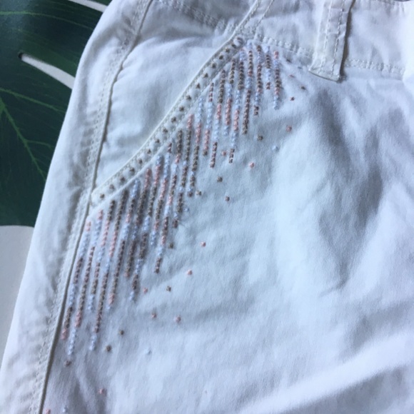 American Eagle white embroidered chino pants - Picture 4 of 8